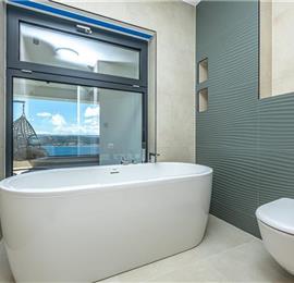 4 bedroom villa with infinity pool and sea views in Crikvencia, Rijeka, sleeps 8